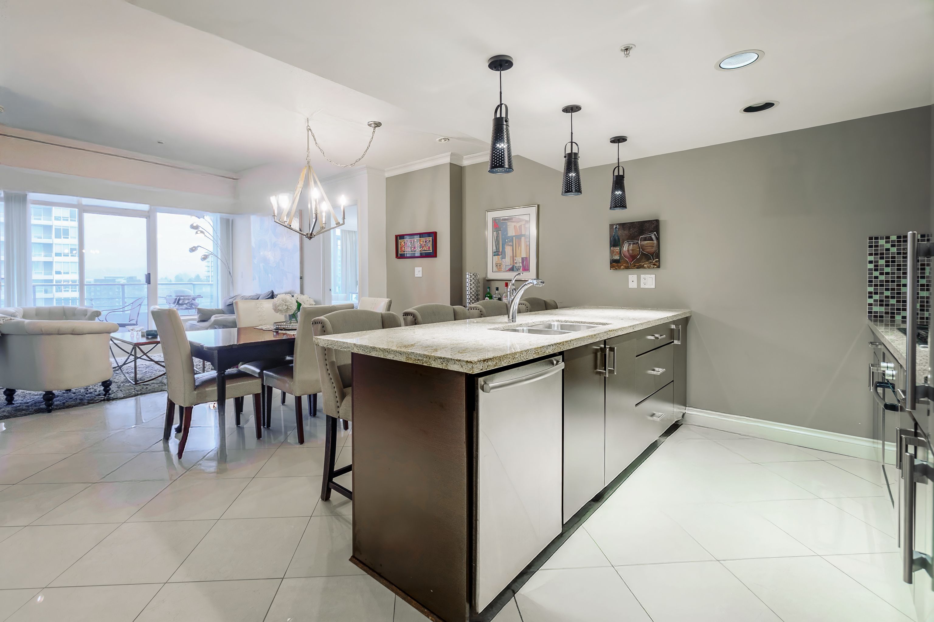 903 133 Esplanade E, North Vancouver, British Columbia  V7L 1A - Photo 2 - R3069485