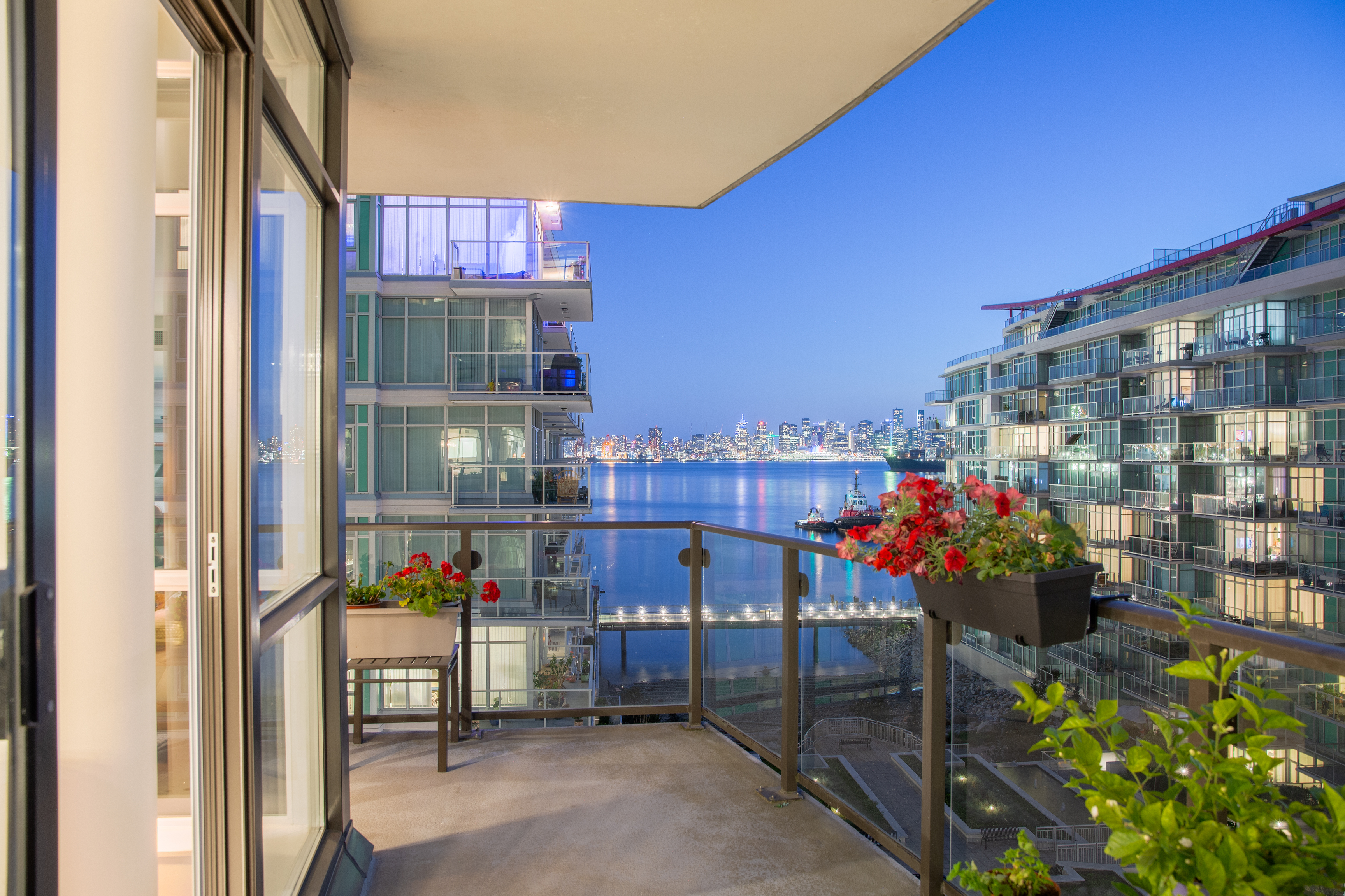 606-172 Victory Ship Way, North Vancouver, British Columbia   - Photo 8 - R2487363