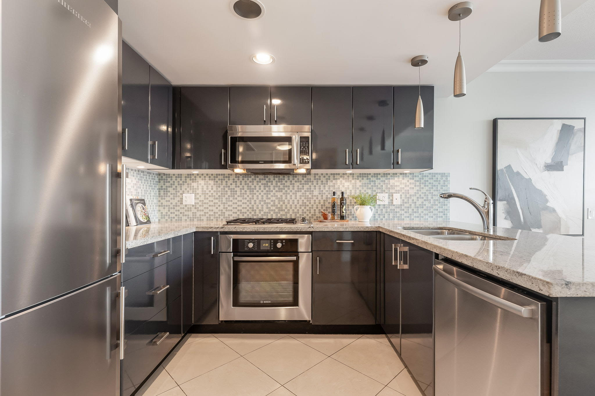 606 133 Esplanade E, North Vancouver, British Columbia  V7L 4X - Photo 3 - R2824629