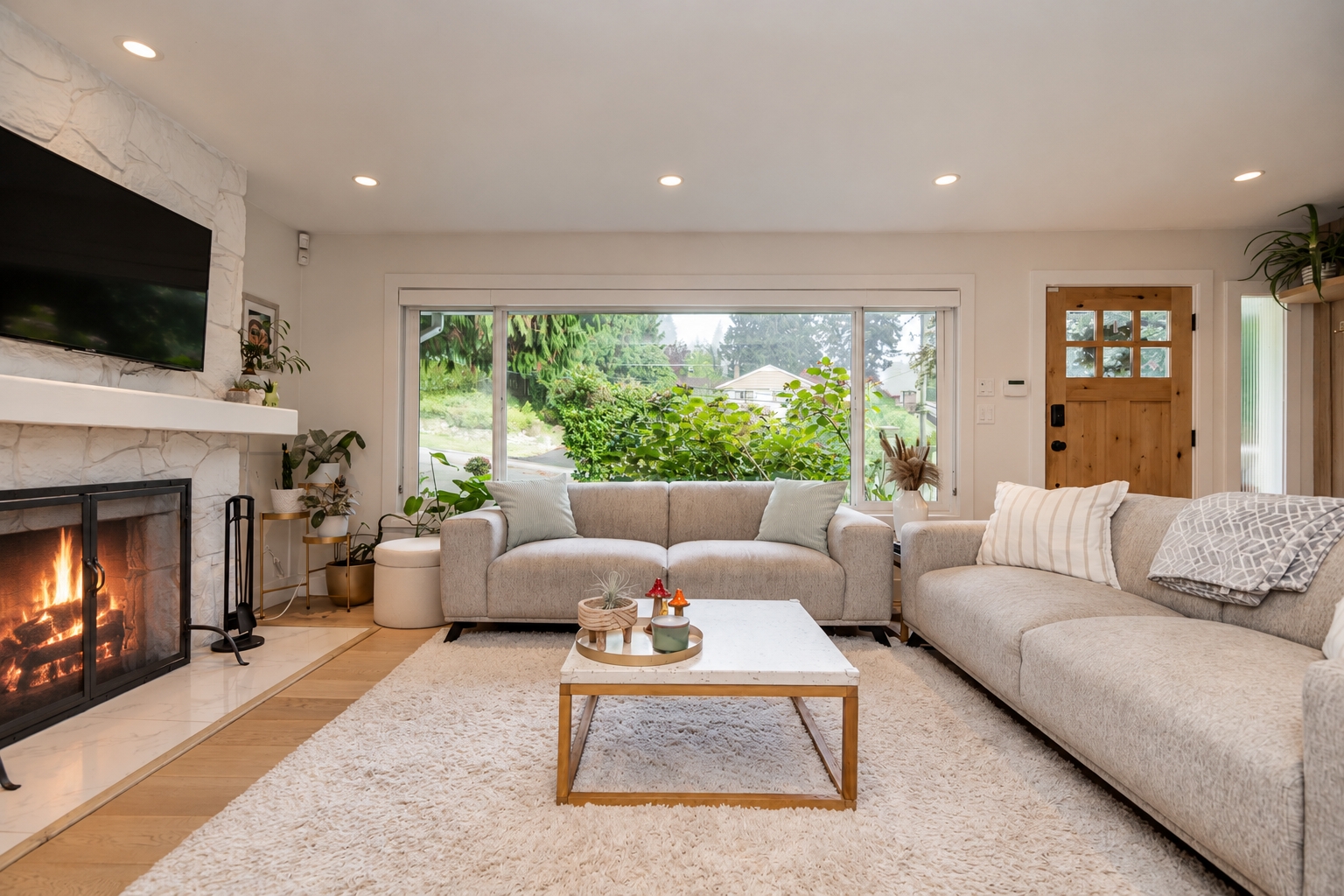 1361 E 15th Street, North Vancouver, British Columbia  V7J 1K - Photo 3 - R3174771