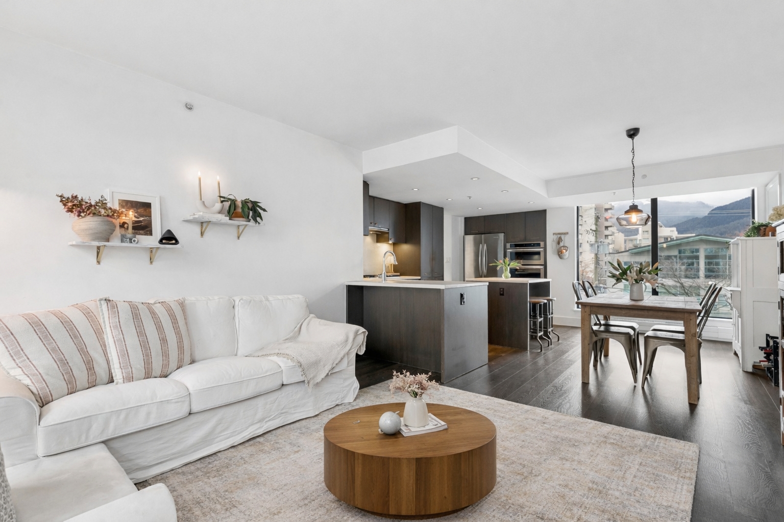 303 150 W 15th Street, North Vancouver, British Columbia  V7M 1R - Photo 4 - R3104755