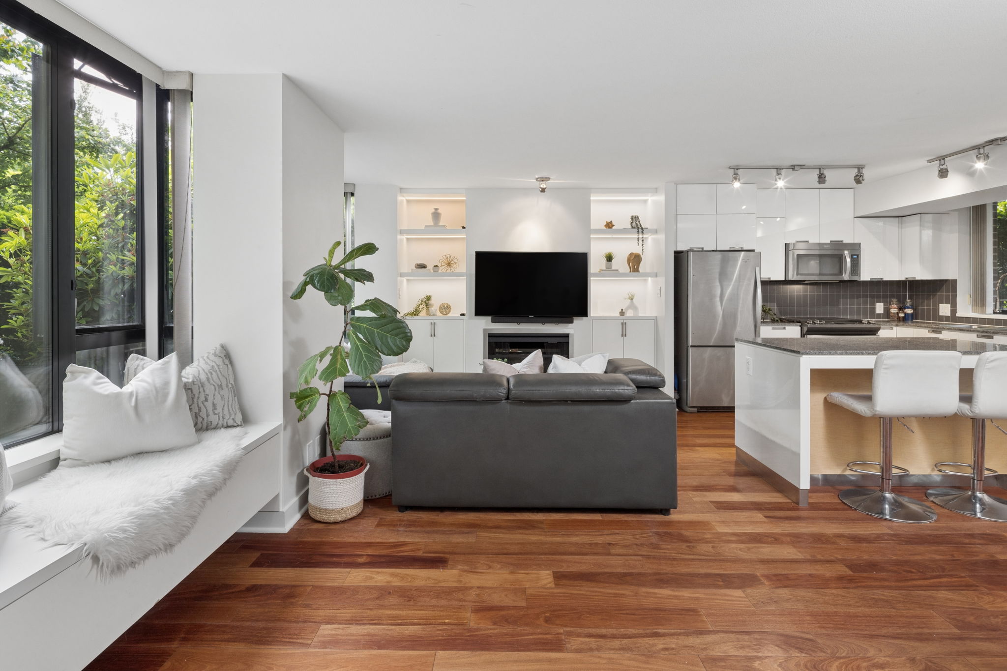 153 W 2nd Street, North Vancouver, British Columbia  V7M 1C - Photo 4 - R3125128