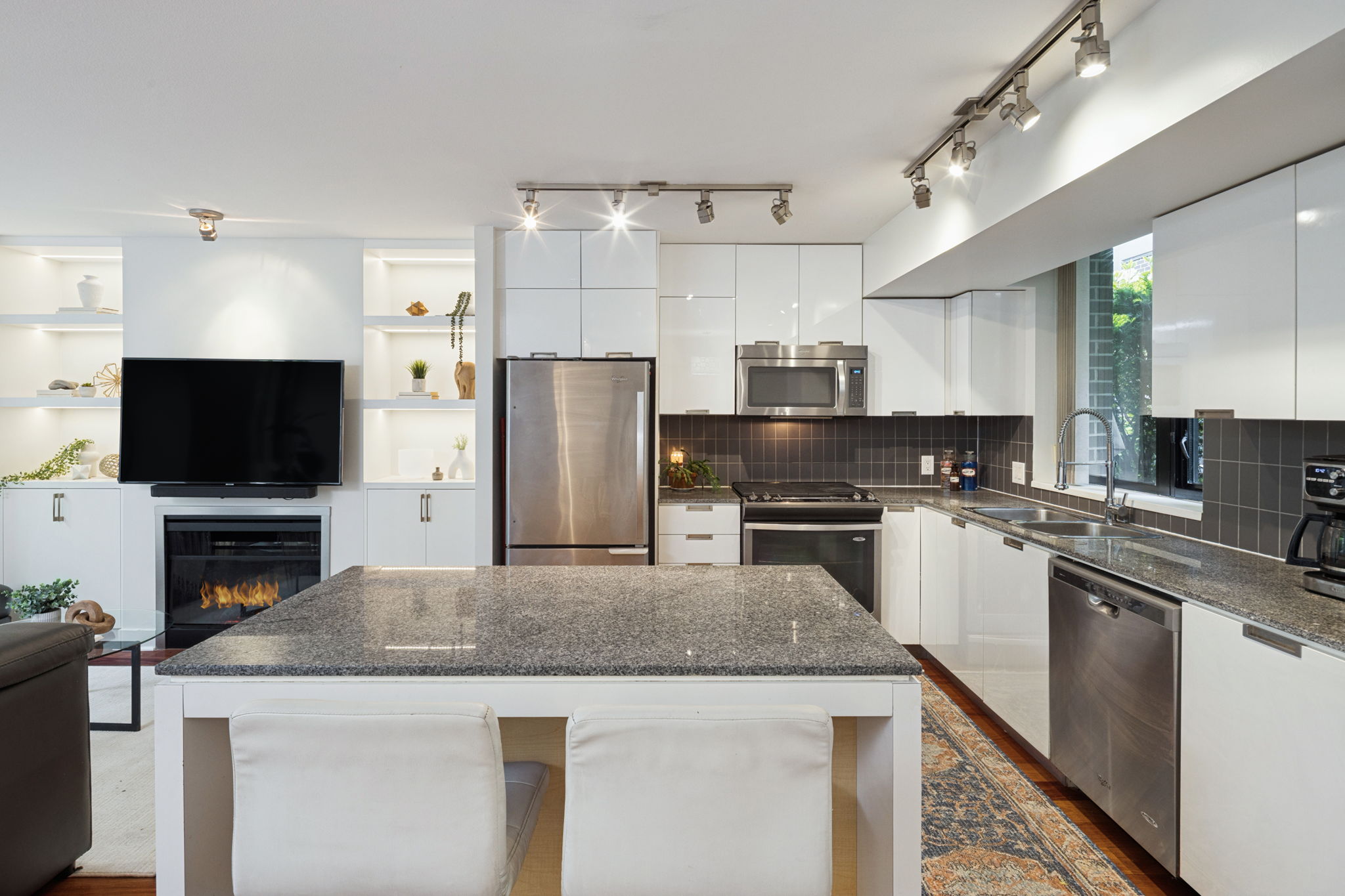 153 W 2nd Street, North Vancouver, British Columbia  V7M 1C - Photo 9 - R3125128