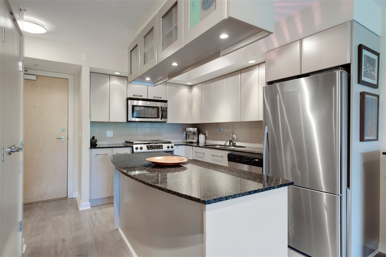 302 - W 683 Victoria Park, North Vancouver, British Columbia   - Photo 2 - R2509534