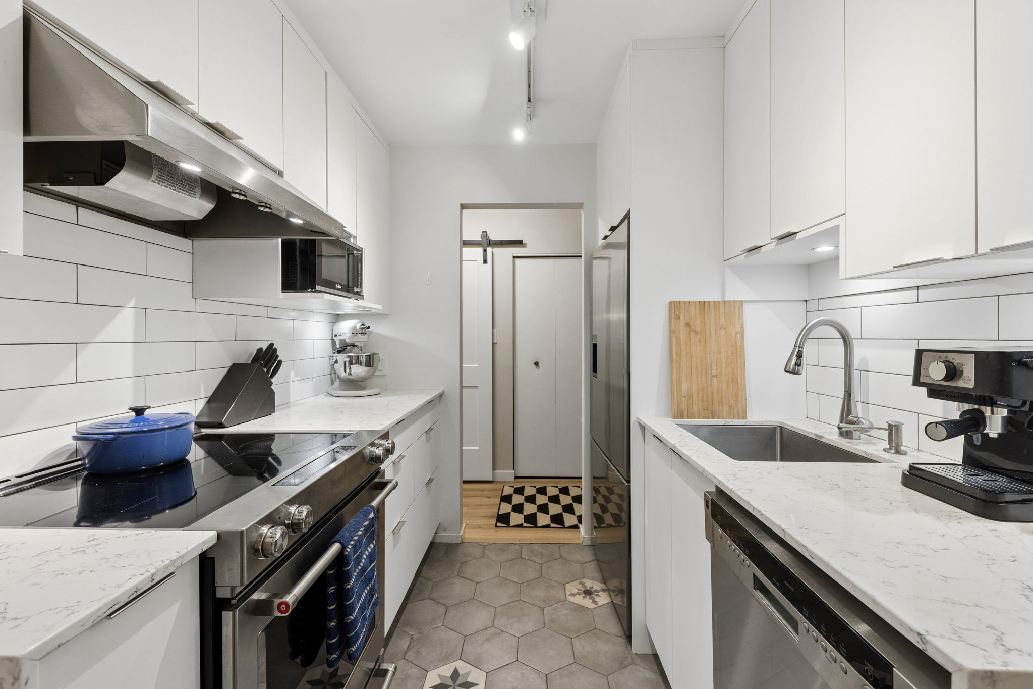 101 175 E 5th Street, North Vancouver, British Columbia  V7L 1L3 - Photo 6 - R3098038