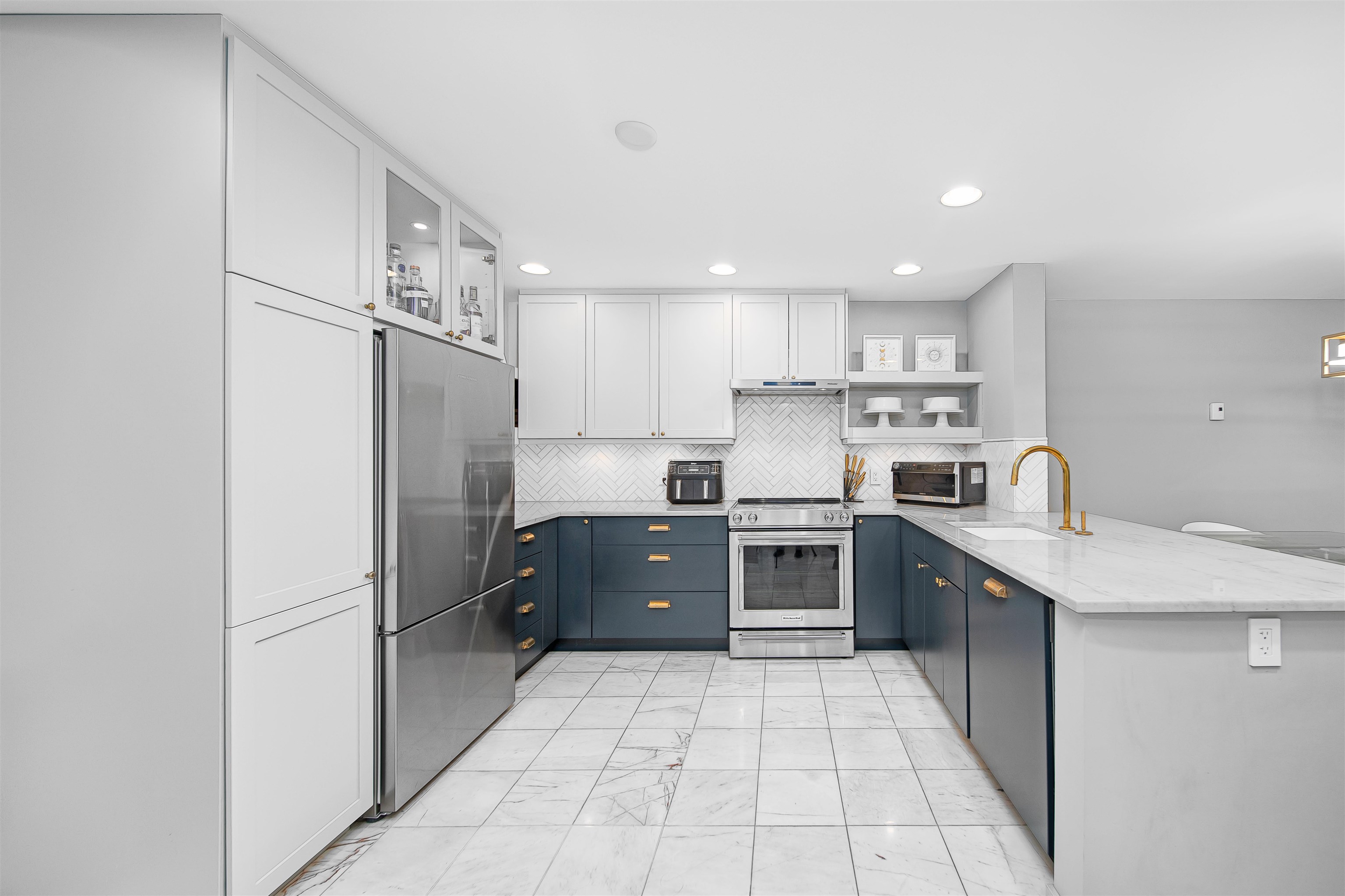 506 1500 Ostler Court, North Vancouver, British Columbia   - Photo 2 - R2749118