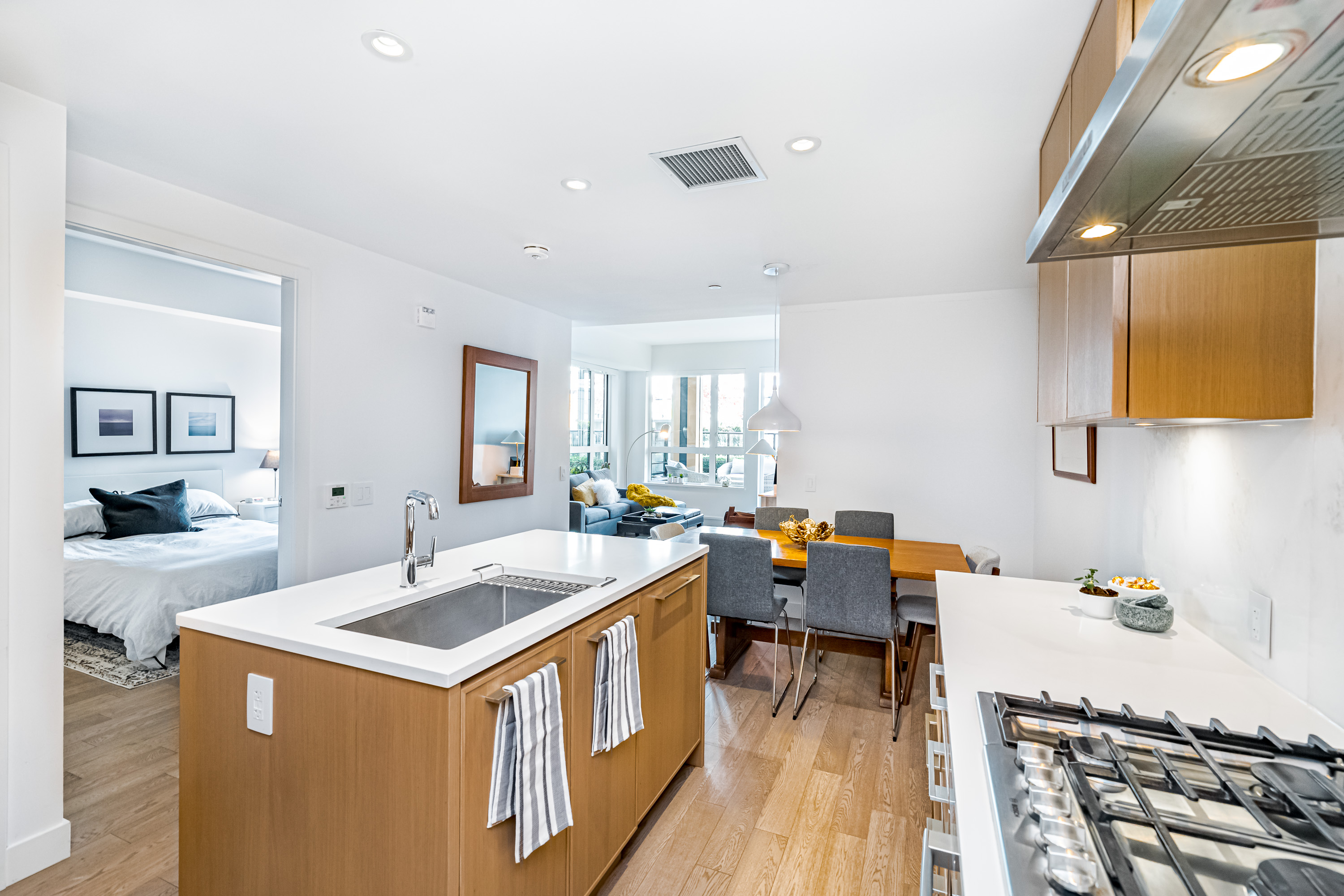 222 3220 Connaught Crescent, North Vancouver, British Columbia   - Photo 4 - R2637592