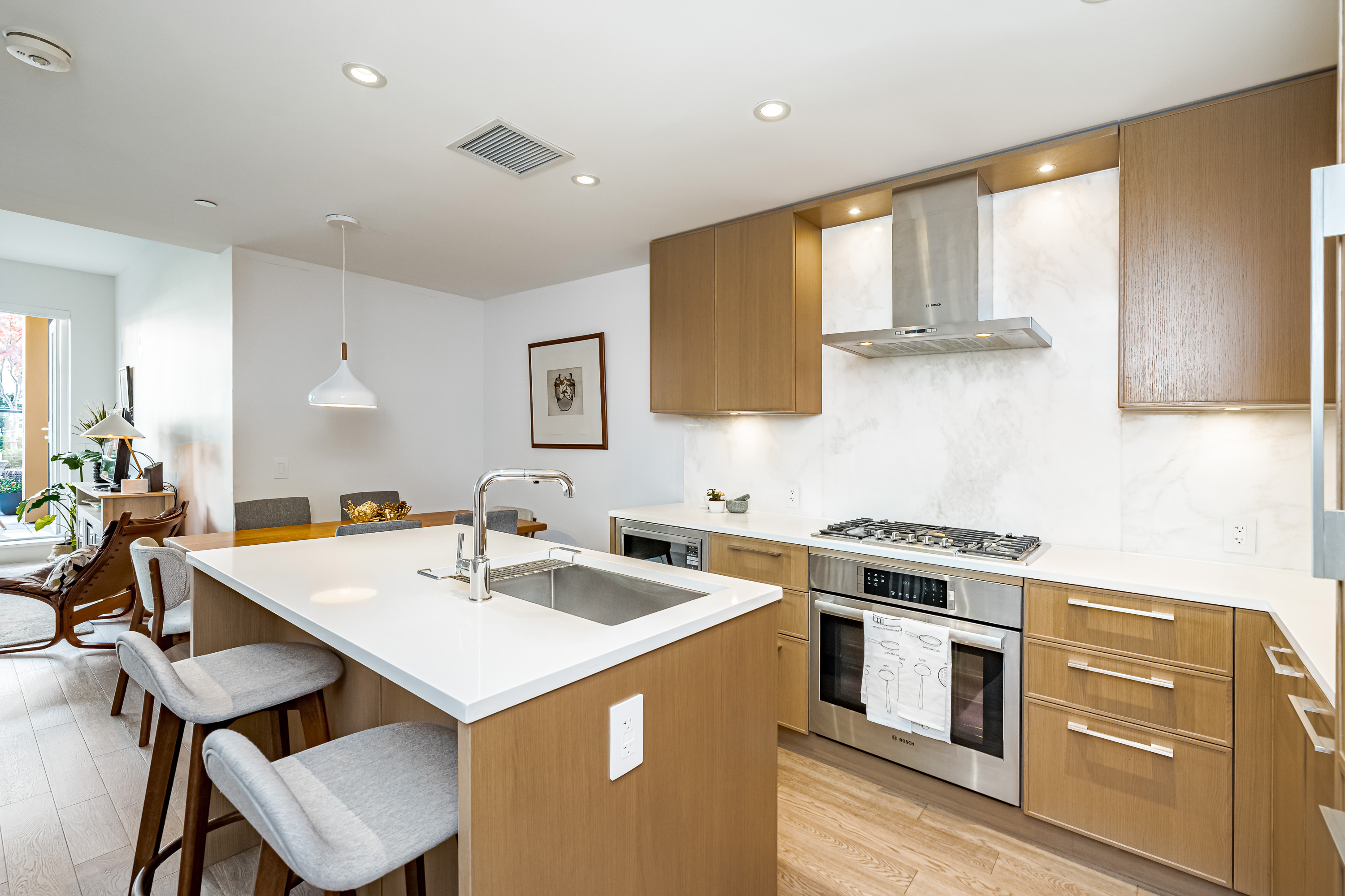 222 3220 Connaught Crescent, North Vancouver, British Columbia   - Photo 5 - R2637592