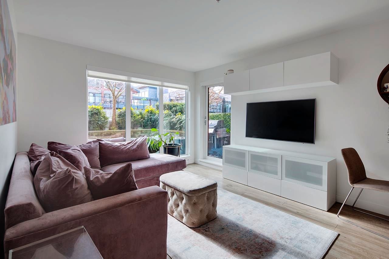 206 1061 Marine Drive, North Vancouver, British Columbia  V7L 0G - Photo 3 - R3092399