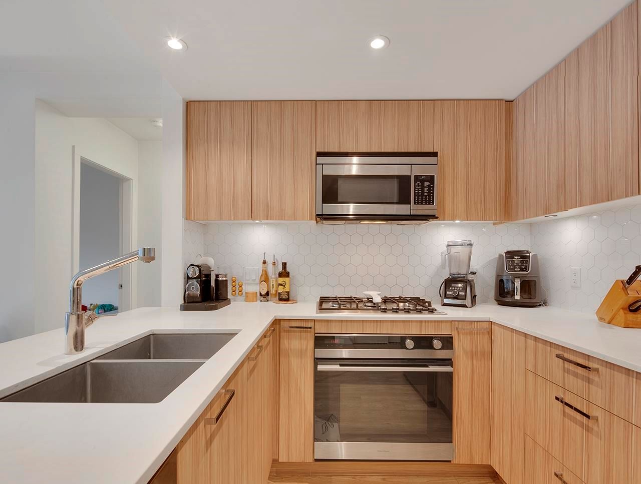 206 1061 Marine Drive, North Vancouver, British Columbia  V7L 0G - Photo 6 - R3092399