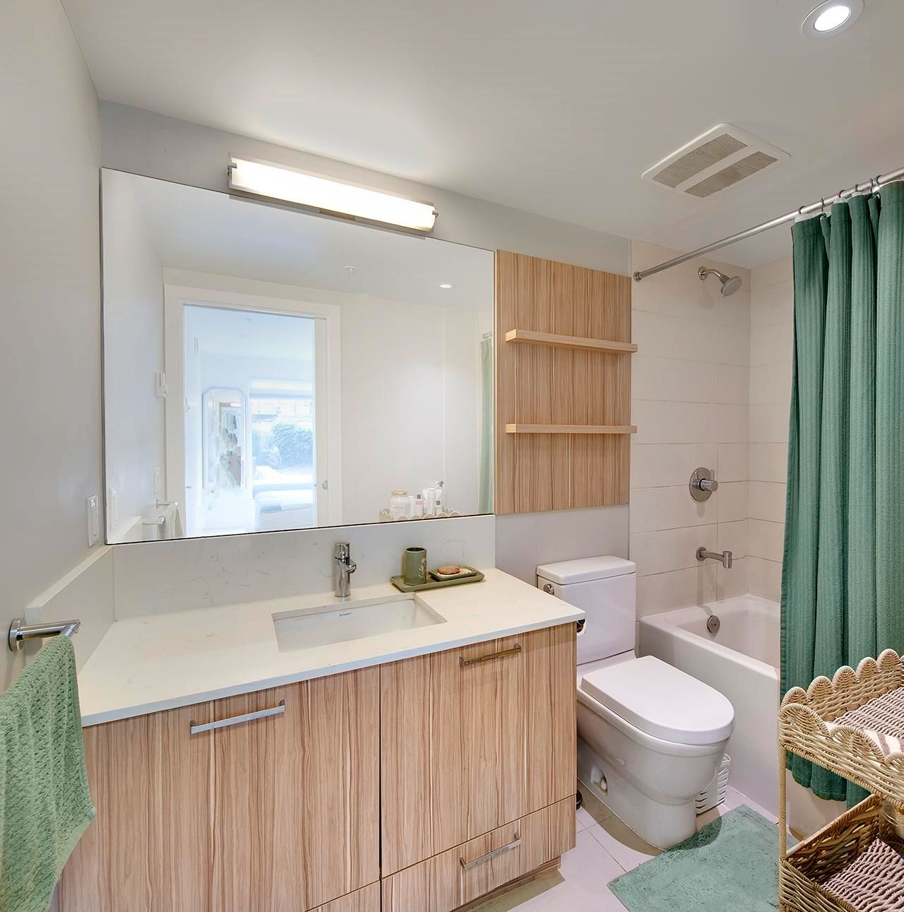 206 1061 Marine Drive, North Vancouver, British Columbia  V7L 0G - Photo 8 - R3092399