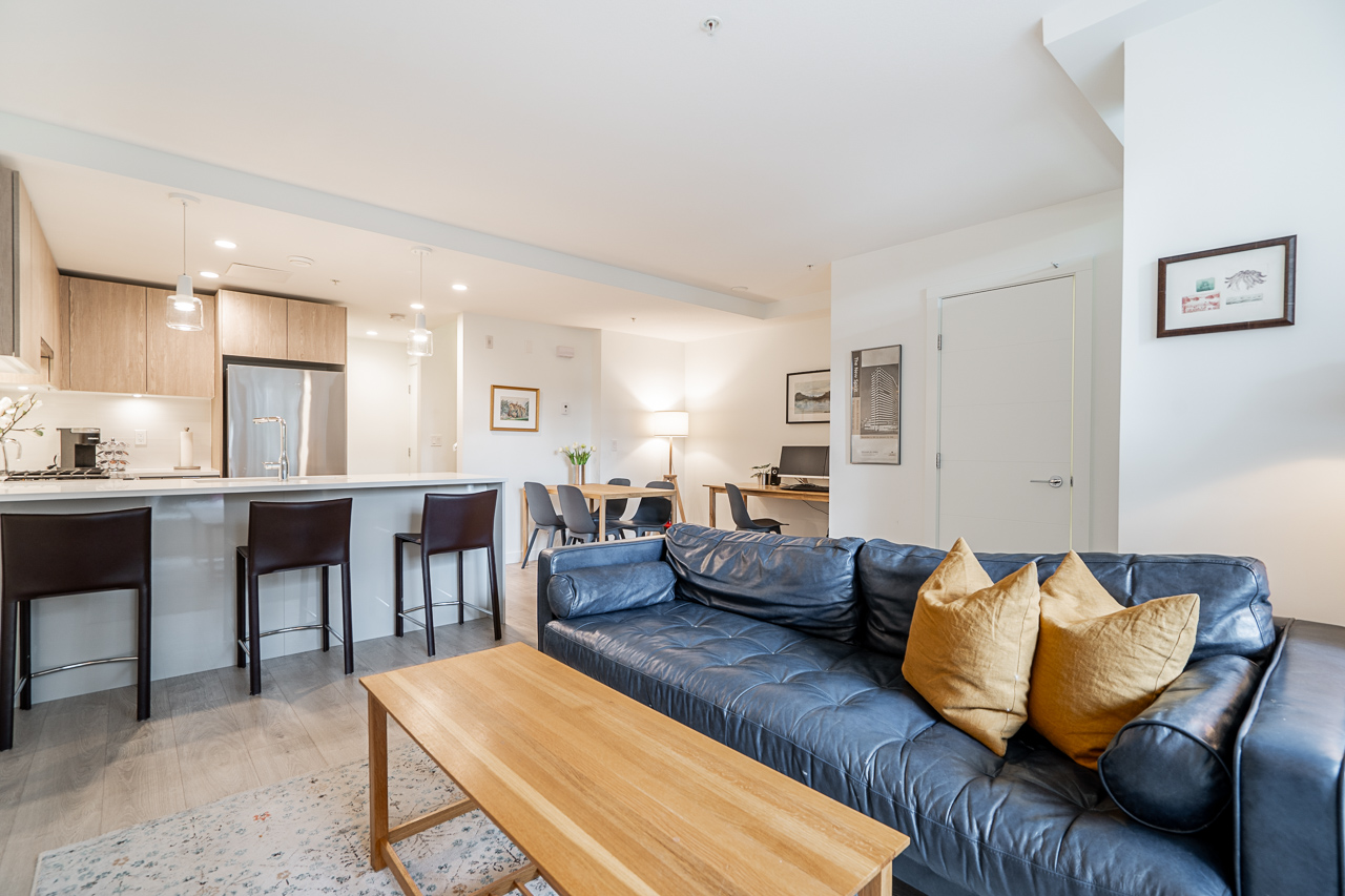 Th3 128 E 8th Street, North Vancouver, British Columbia   - Photo 3 - R2817990