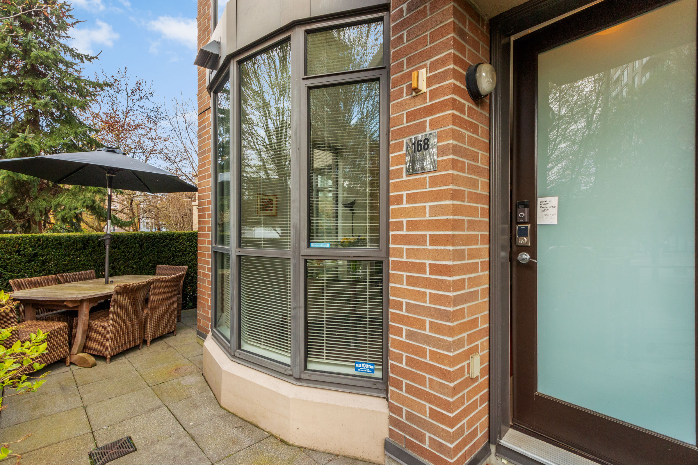 168 W 1st Street, North Vancouver, British Columbia  V7M 1A9 - Photo 2 - R3104781