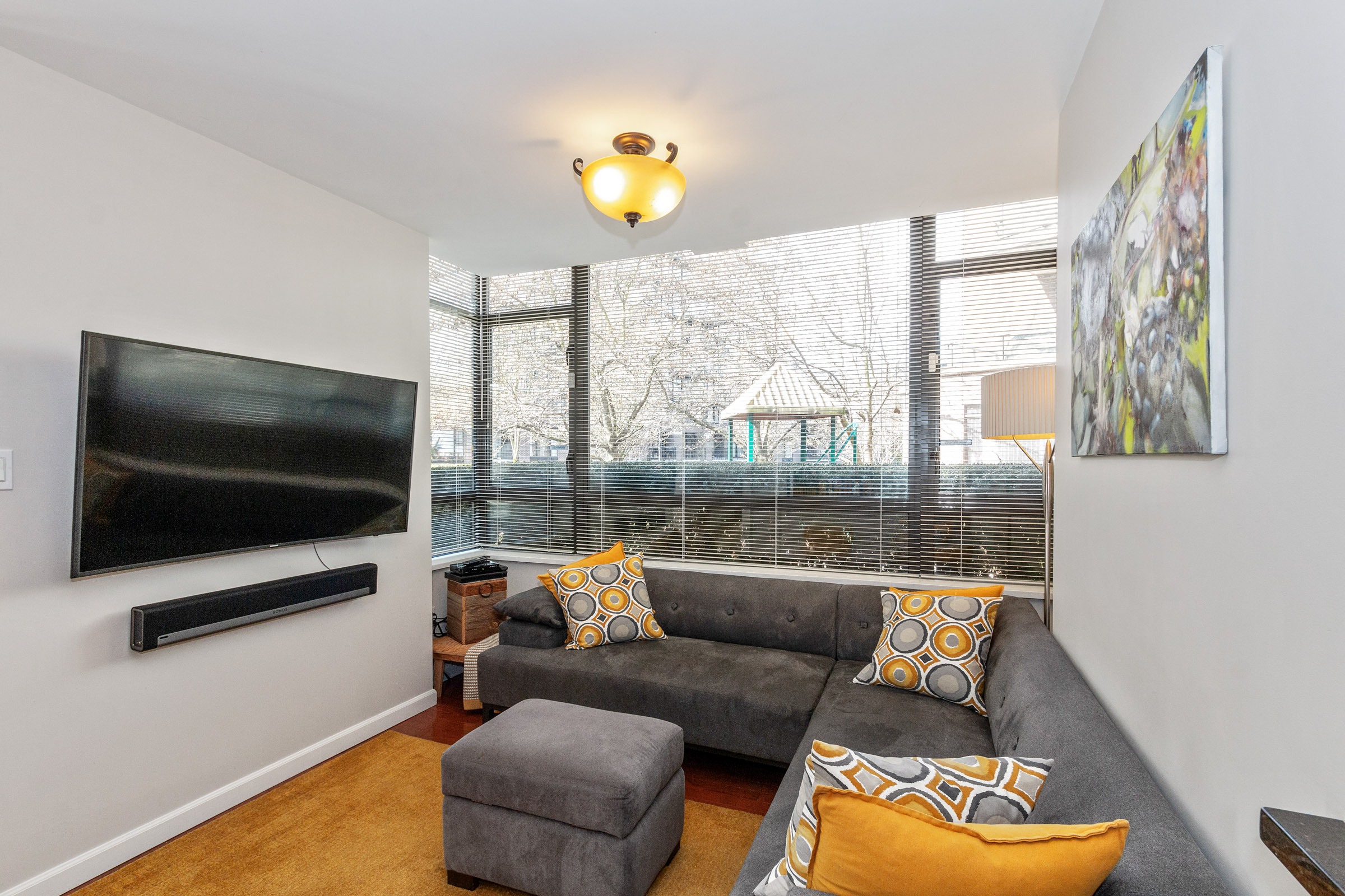 168 W 1st Street, North Vancouver, British Columbia  V7M 1A9 - Photo 4 - R3104781