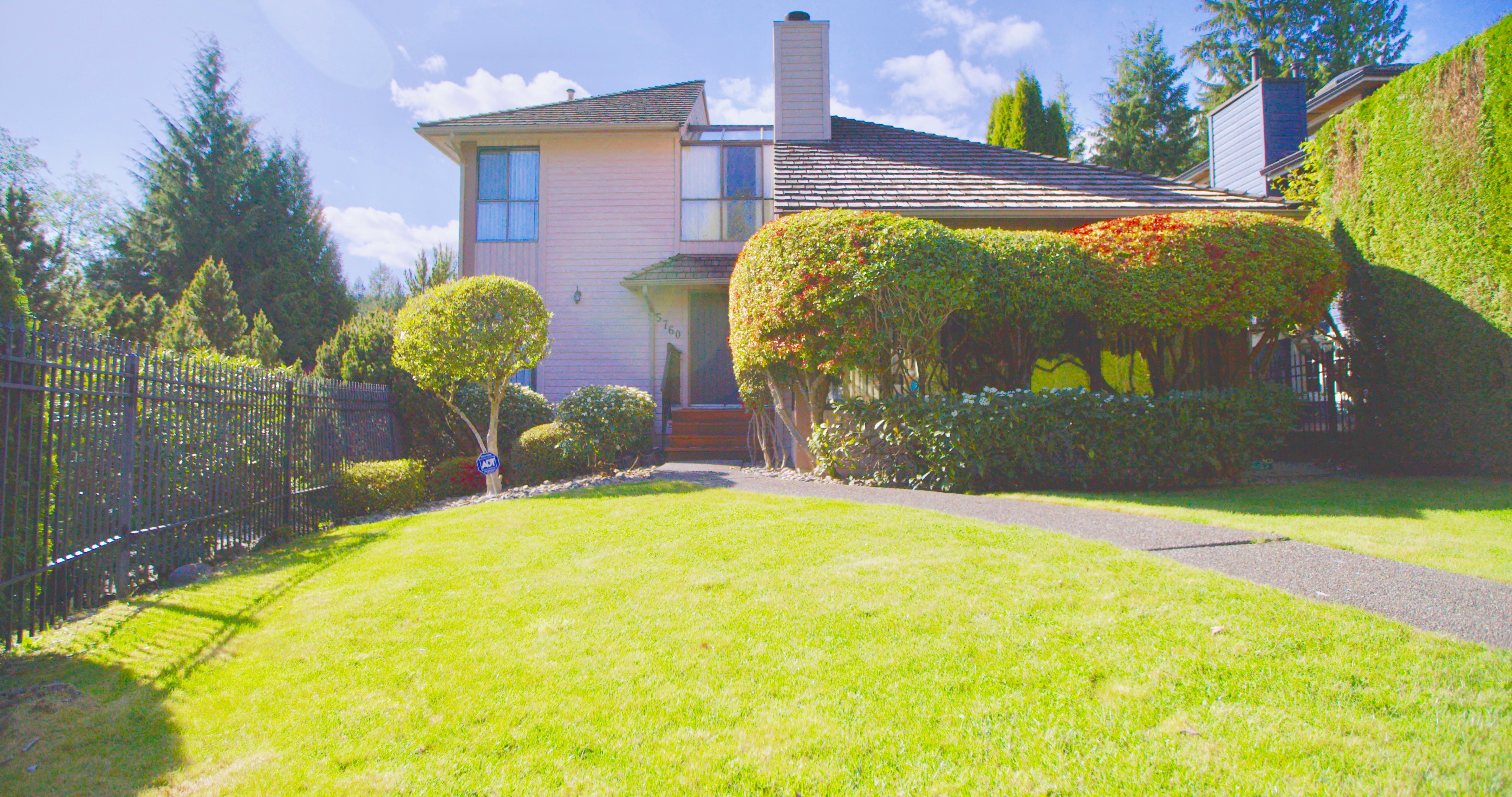 5760 Grousewoods Crescent, Vancouver, British Columbia   - Photo 13 - R2578275
