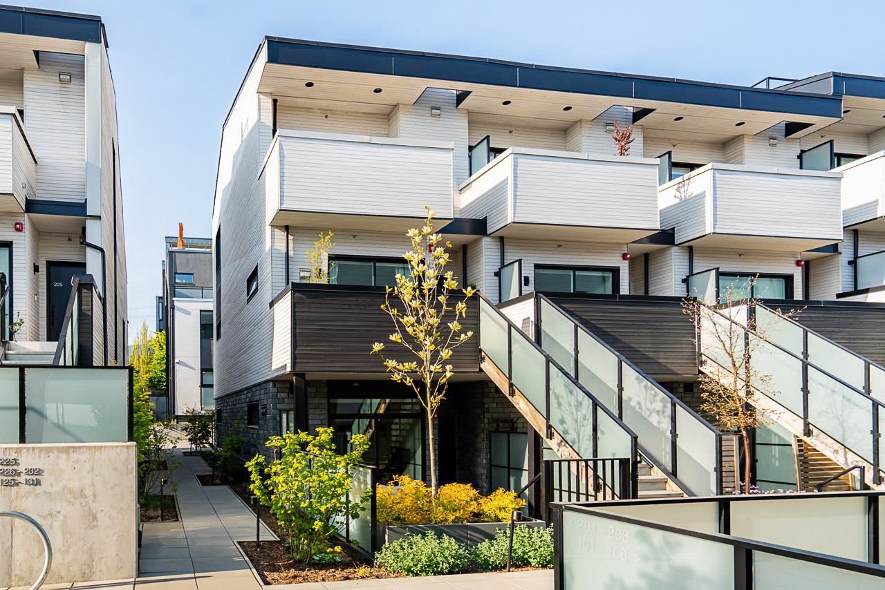 124 650 E 2nd Street, North Vancouver, British Columbia  V7L 1E3 - Photo 2 - R2995461