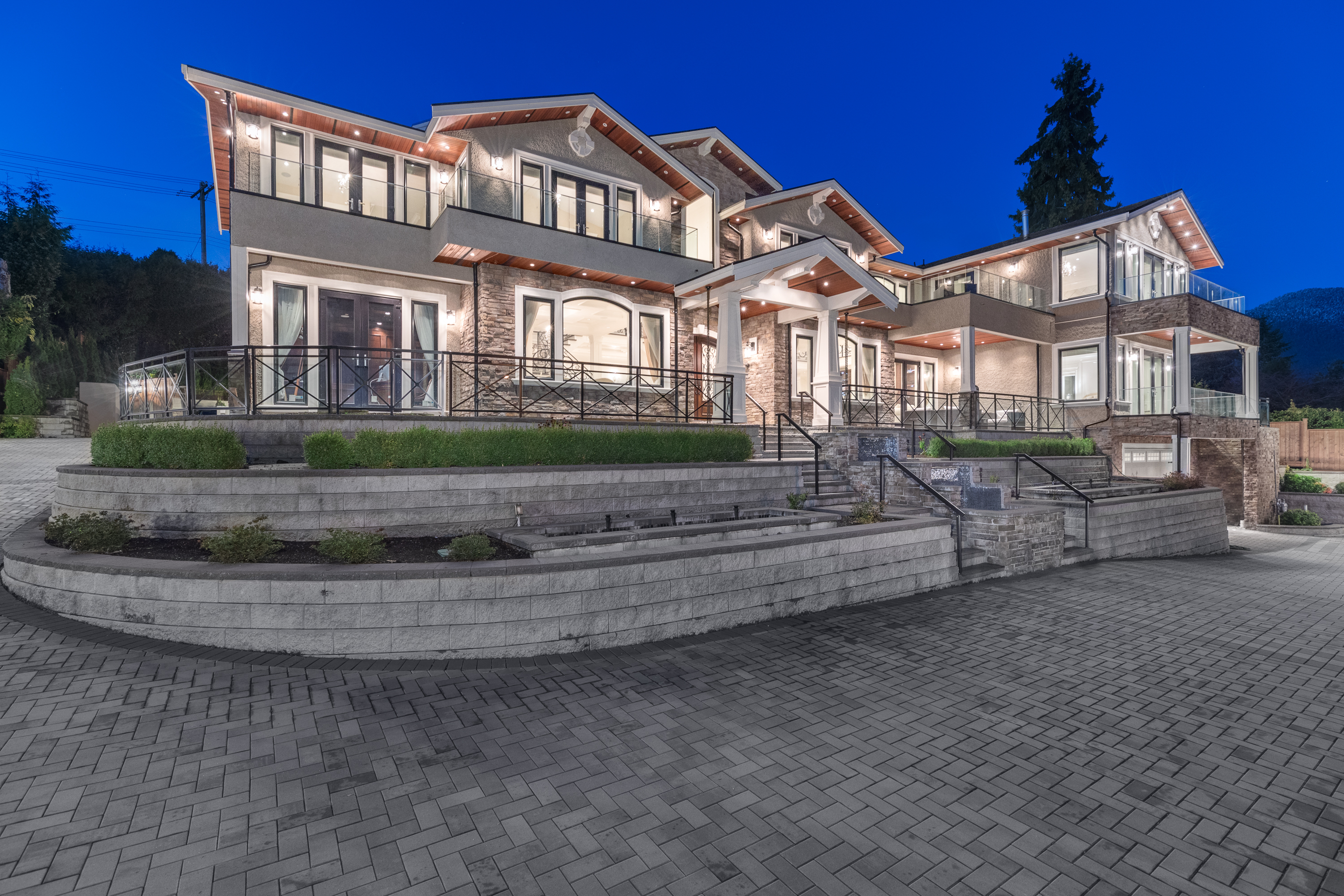 735 King Georges Way, West Vancouver, British Columbia   - Photo 2 - CL9569419993
