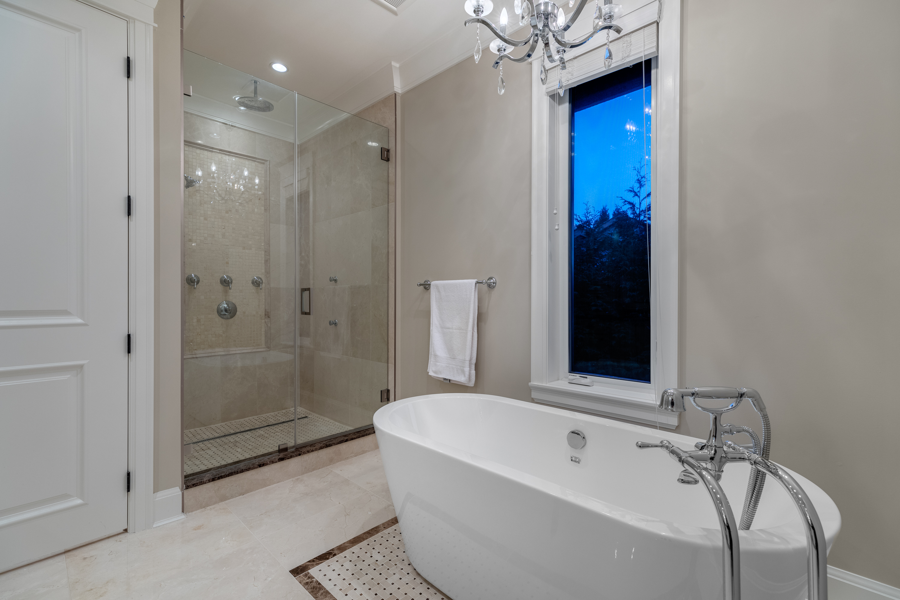 735 King Georges Way, West Vancouver, British Columbia   - Photo 8 - CL9569419993