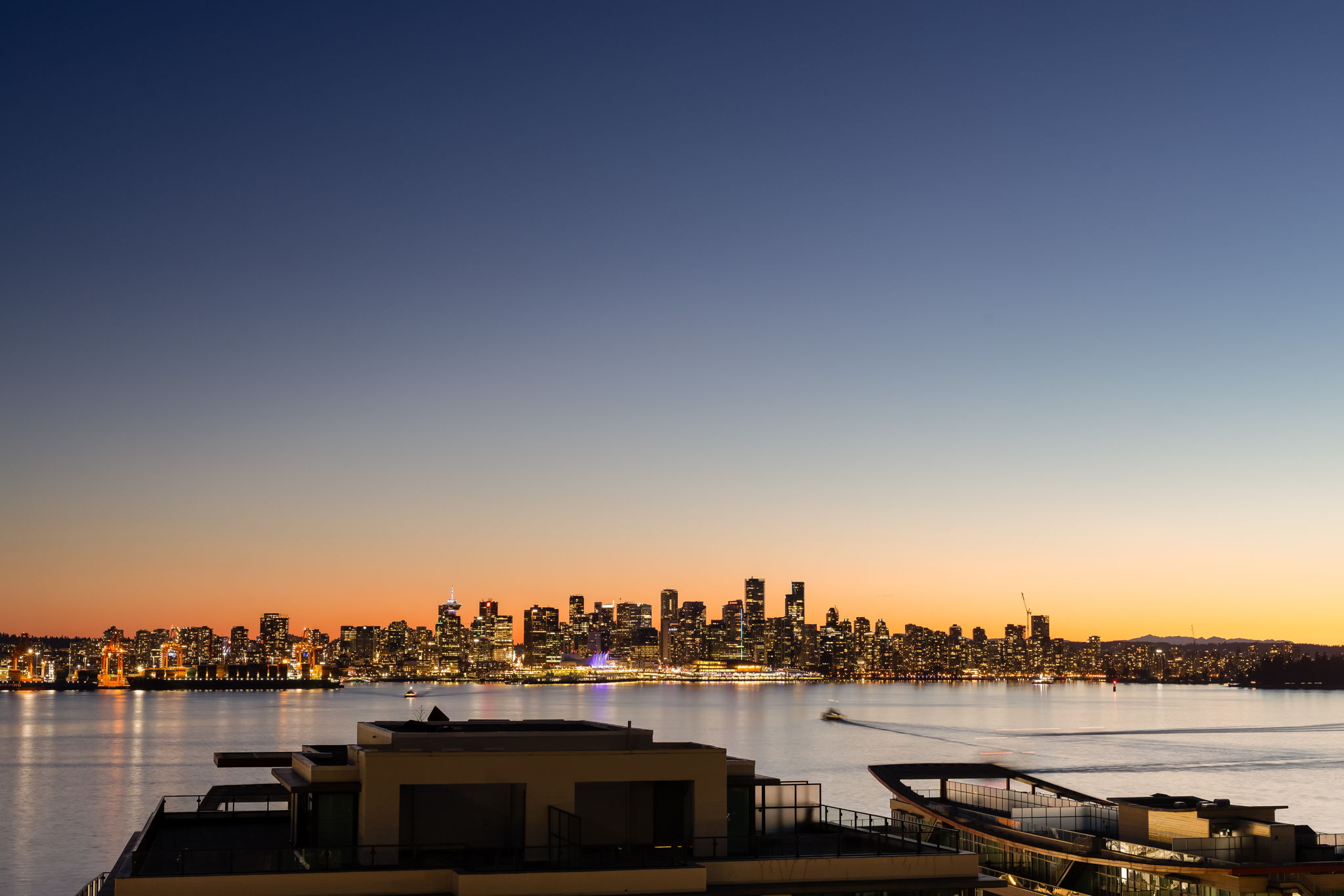 1603 188 Esplanade E, North Vancouver, British Columbia   - Photo 3 - R3100526