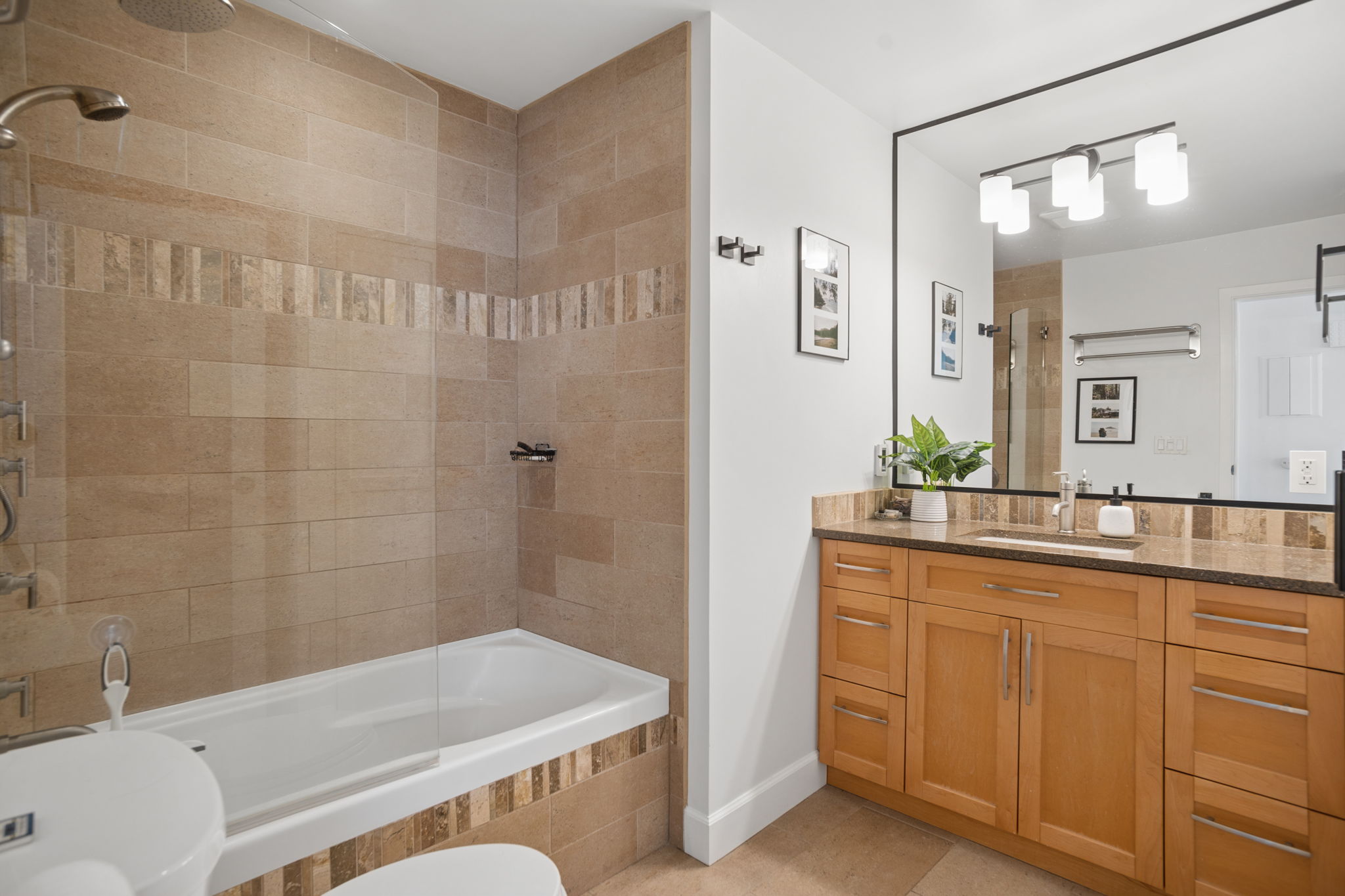 408 2020 W 8th Avenue, Vancouver, British Columbia  V6J 1W - Photo 15 - R12345