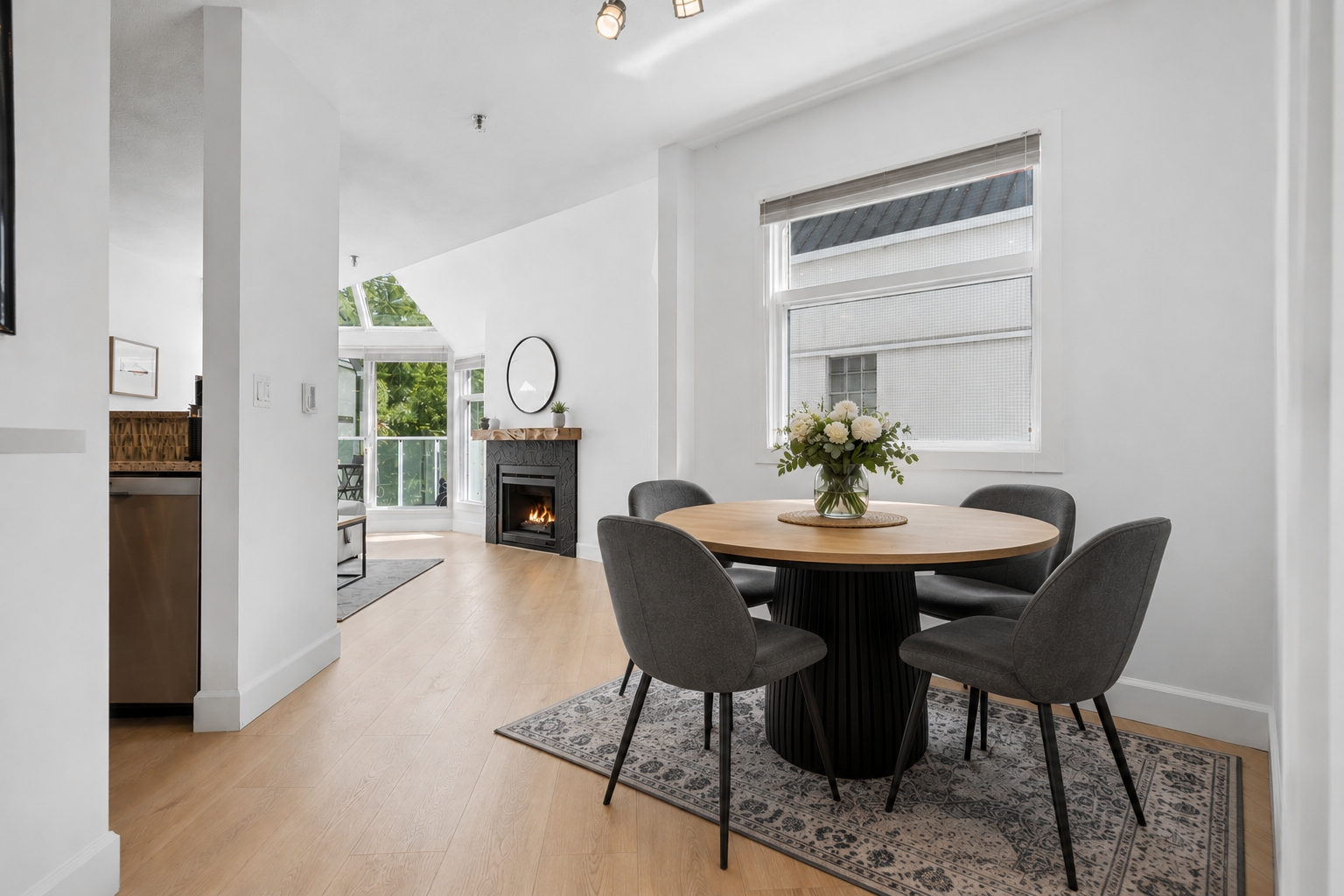 408 2020 W 8th Avenue, Vancouver, British Columbia  V6J 1W - Photo 6 - R12345