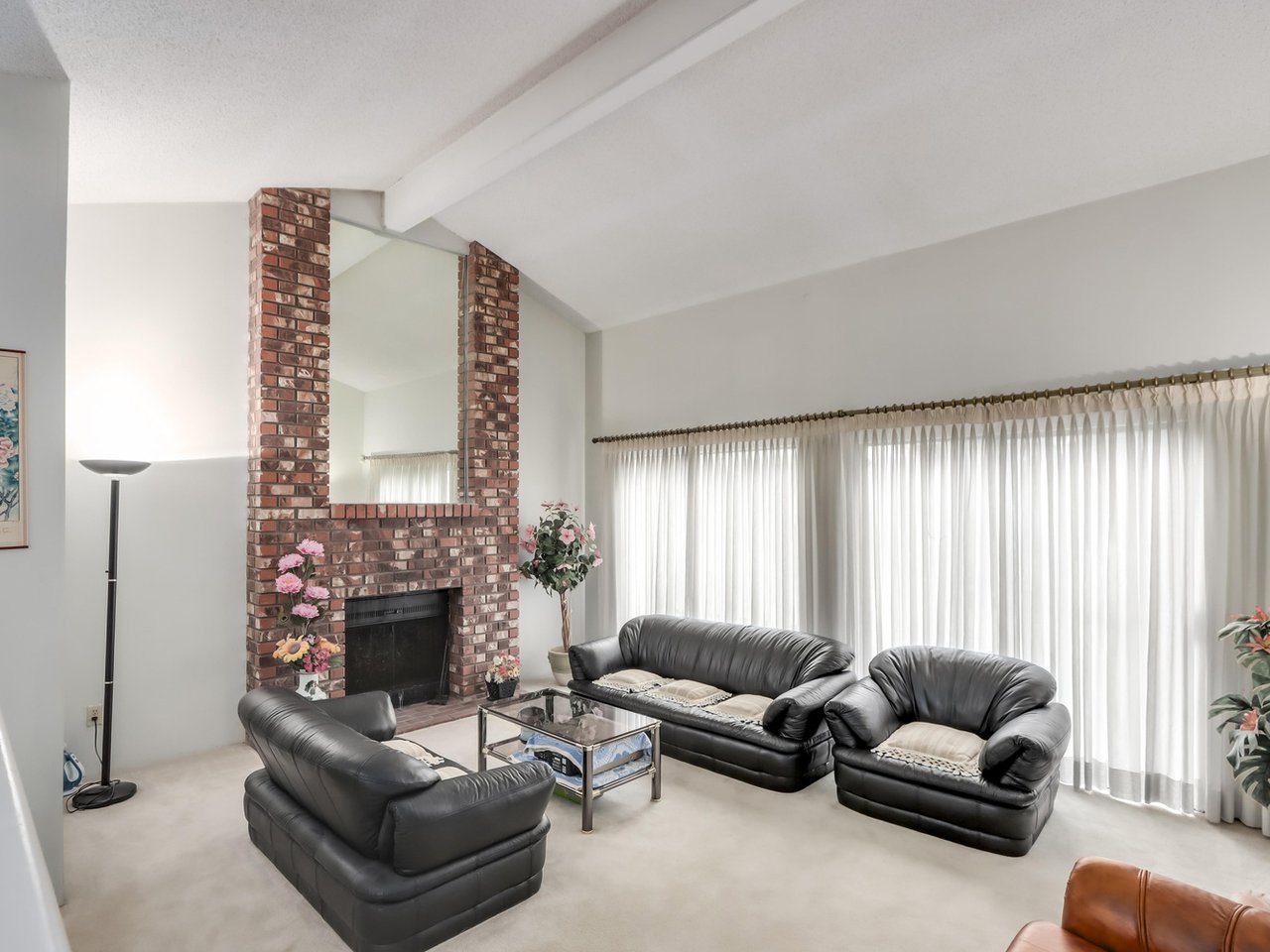2027 Kirkstone Road, North Vancouver, British Columbia  V7J 3M - Photo 2 - R3034729