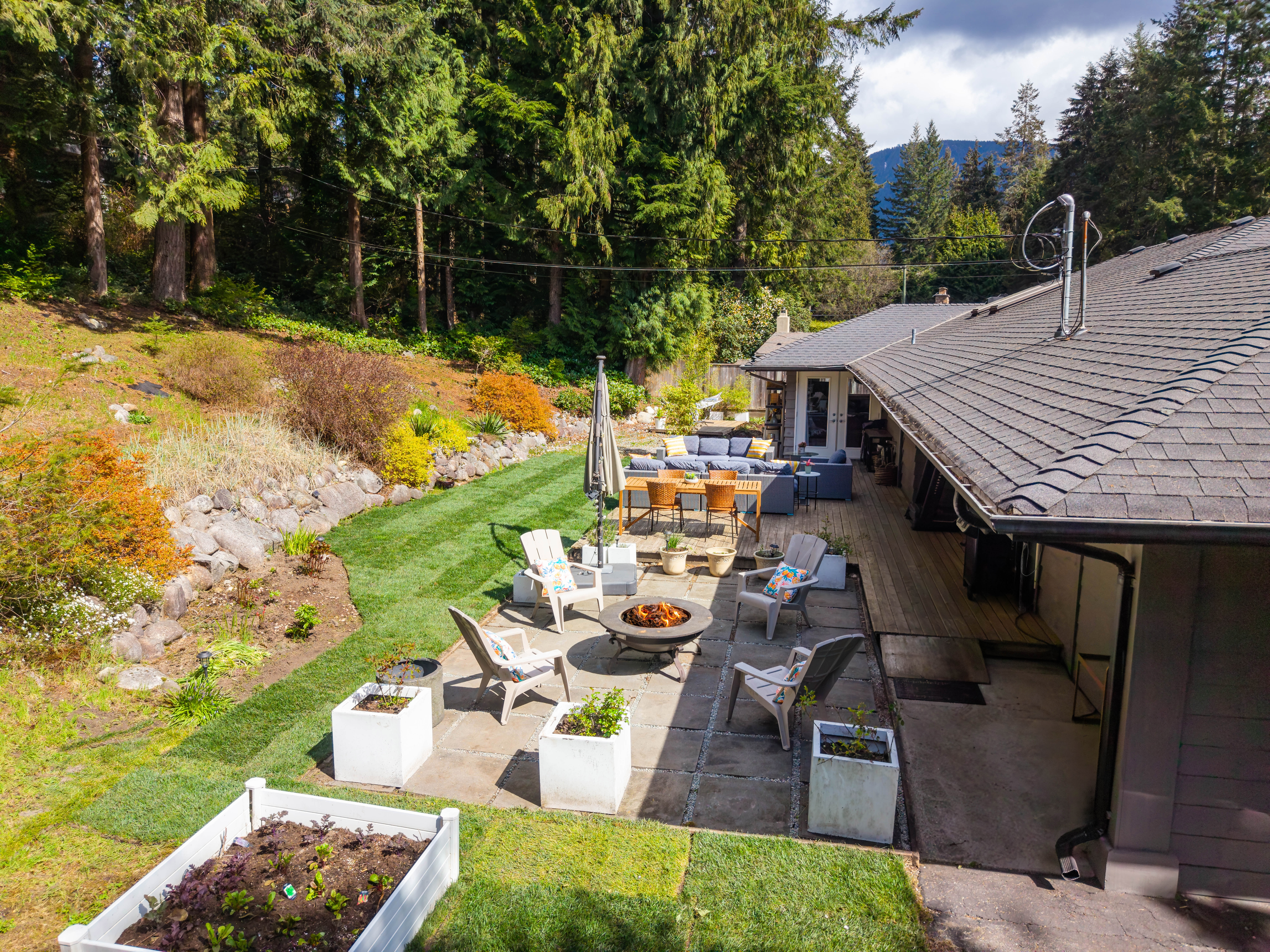355 Rabbit Lane, West Vancouver, British Columbia  V7S 1J - Photo 3 - R3136406