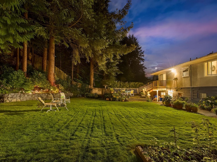 3495 Wellington Crescent, North Vancouver, British Columbia   - Photo 3 - R2617949